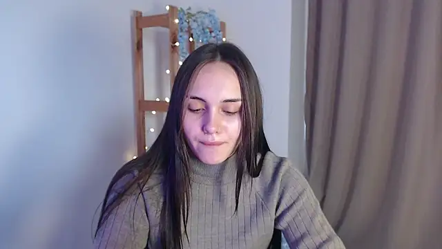 IrinaShayk18 online show from December 2024 12:18:02 PM