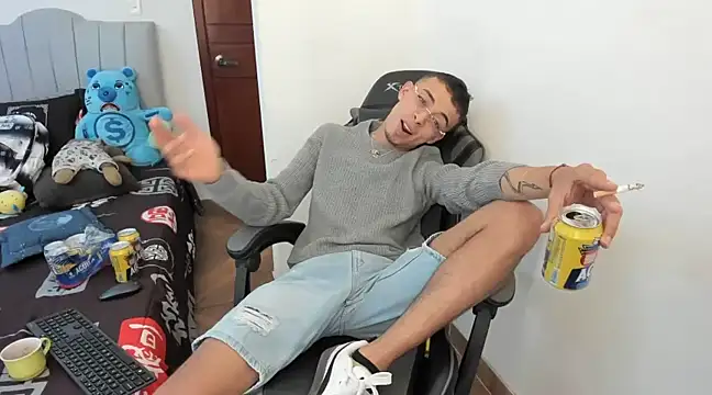 Snapshot of twink_latino5 chatting on December 2024 04:22:02 AM twink latino5 online show from December 2024 04:22:02 AM