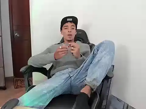 Snapshot of twink_latino5 chatting on March 2025 10:32:02 PM twink latino5 online show from March 2025 10:32:02 PM