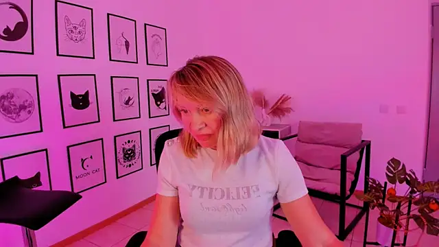 RosalindaFortuna online show from December 2024 02:23:02 PM