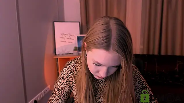 Snapshot of playful_sophie chatting on January 2025 03:11:01 AM playful sophie online show from January 2025 03:11:01 AM