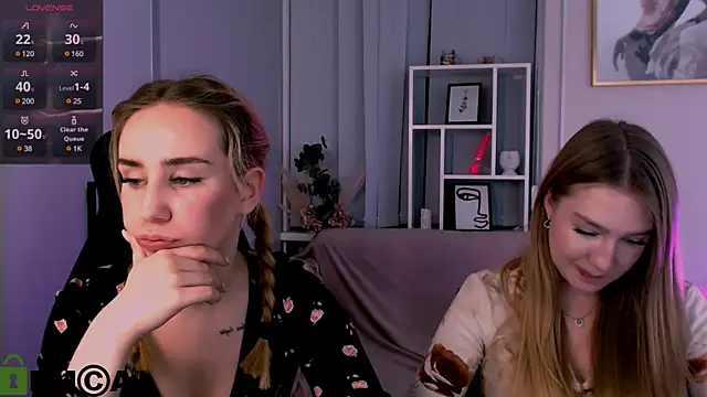 Snapshot of playful_sophie chatting on January 2025 02:40:02 AM playful sophie online show from January 2025 02:40:02 AM