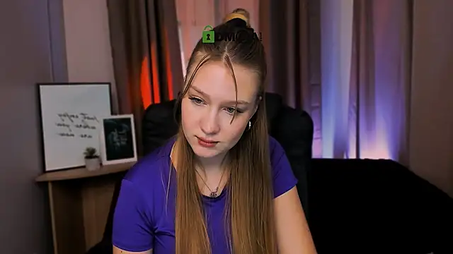 Snapshot of playful_sophie chatting on January 2025 01:42:01 PM playful sophie online show from January 2025 01:42:01 PM