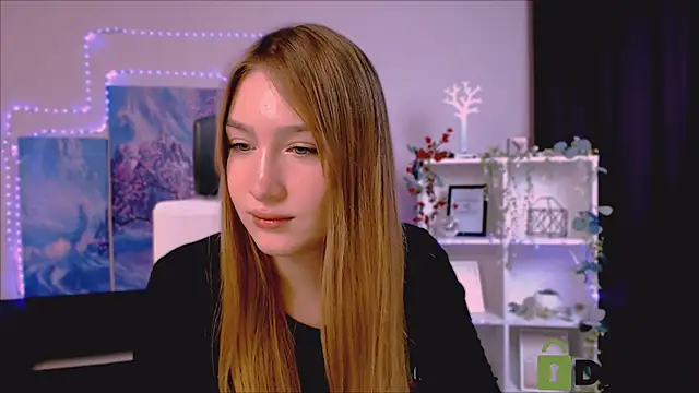 Snapshot of playful_sophie chatting on February 2025 12:08:01 AM playful sophie online show from February 2025 12:08:01 AM