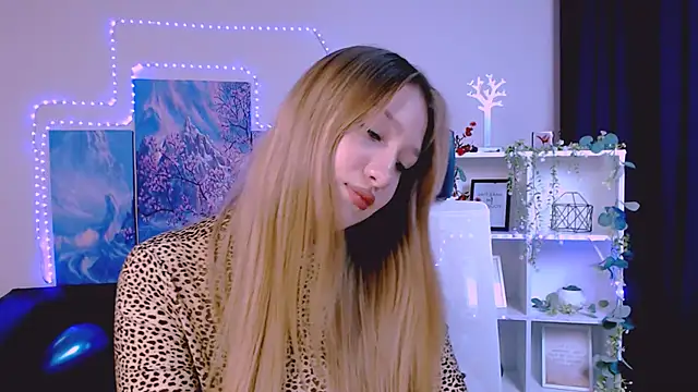 Snapshot of playful_sophie chatting on February 2025 12:38:02 AM playful sophie online show from February 2025 12:38:02 AM