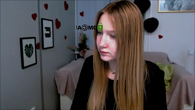 Snapshot of playful_sophie chatting on February 2025 08:19:02 PM playful sophie online show from February 2025 08:19:02 PM