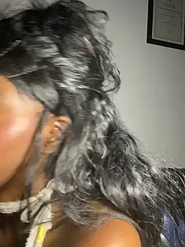 Snapshot of Zizi-campbel chatting on January 2025 11:46:01 PM Zizi-campbel online show from January 2025 11:46:01 PM