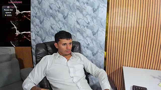 Hideintheoffice online show from November 2025 03:40:02 AM