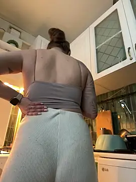 MayaMystic online show from April 2026 01:05:02 PM