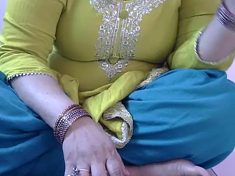 Housewife12 online show from November 2025 07:07:01 AM