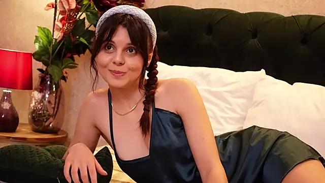 MilenaLyn online show from December 2024 06:28:02 AM