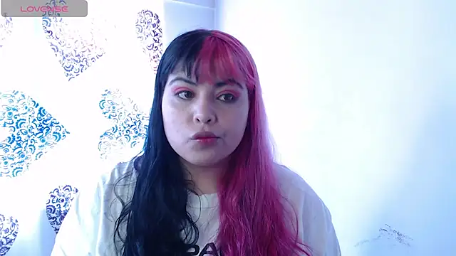 Snapshot of Pinky-Flower chatting on December 2024 07:21:02 PM Pinky-Flower online show from December 2024 07:21:02 PM