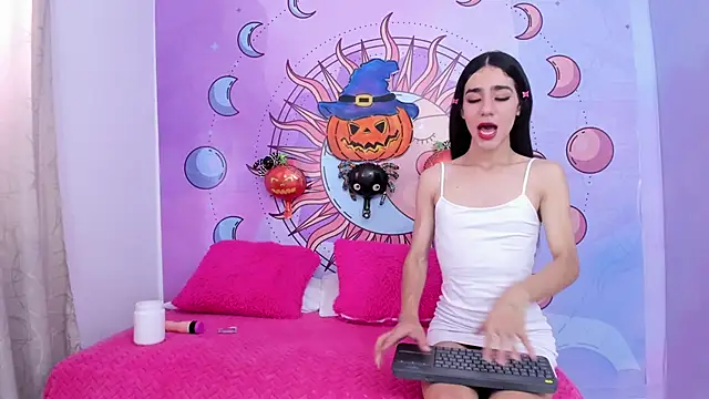 Mariana 16  online show from October 2025 07:38:02 PM