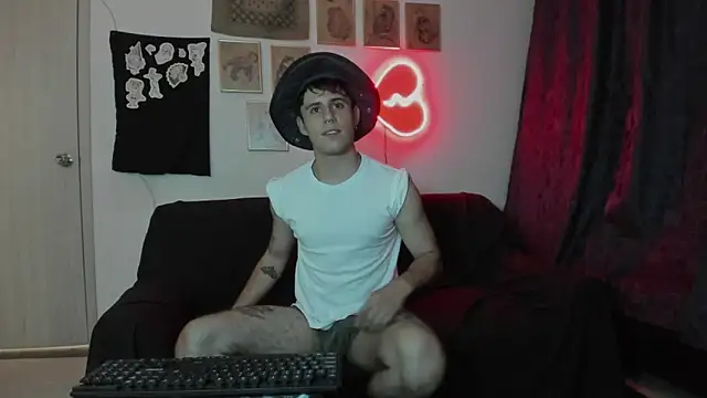 Snapshot of Antonello_Vannucci chatting on January 2025 08:04:02 PM Antonello Vannucci online show from January 2025 08:04:02 PM