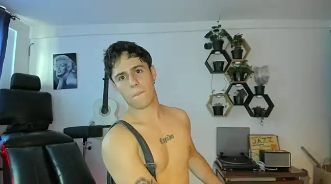 Snapshot of Antonello_Vannucci chatting on February 2025 09:35:02 PM Antonello Vannucci online show from February 2025 09:35:02 PM