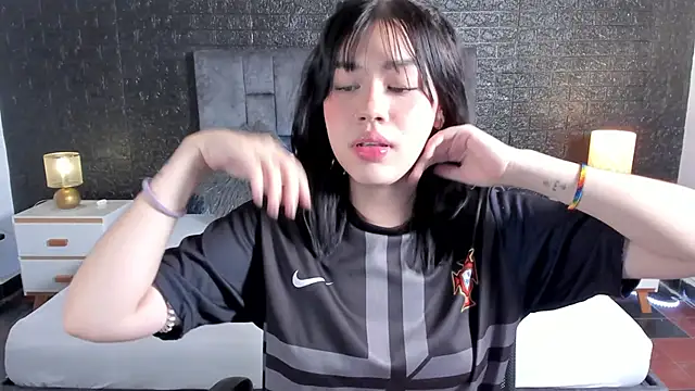 Lily Woodz online show from March 2025 06:37:02 PM