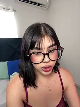 Lily Woodz online show from March 2026 07:10:02 PM