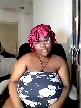 Snapshot of Damm_Bobbies chatting on July 2026 10:46:02 PM Damm Bobbies online show from July 2026 10:46:02 PM