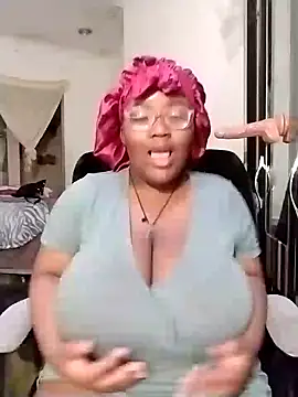 Snapshot of Damm_Bobbies chatting on July 2026 01:58:33 AM Damm Bobbies online show from July 2026 01:58:33 AM