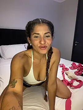 Snapshot of AlejandritaMilano chatting on February 2026 01:20:02 AM AlejandritaMilano online show from February 2026 01:20:02 AM