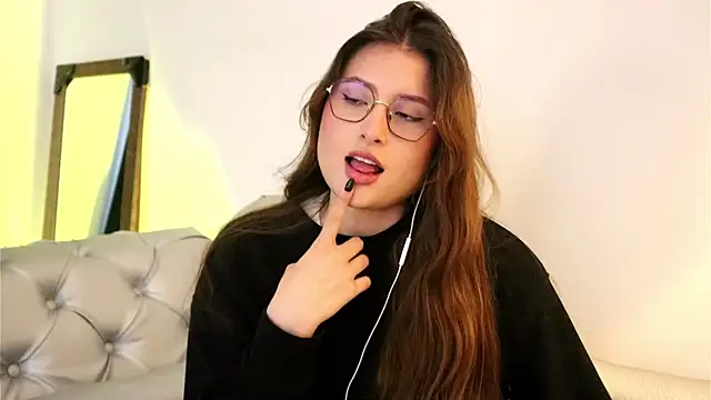 Daisha Riley online show from October 2025 01:44:01 PM