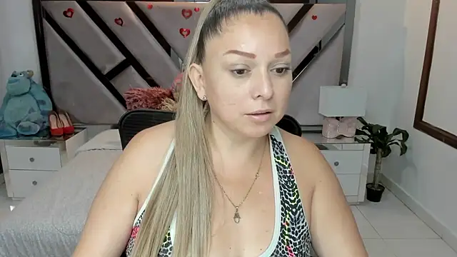 natalia5560 online show from November 2025 01:33:02 PM