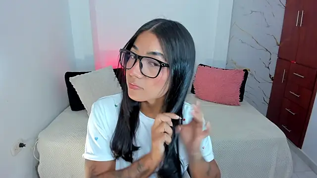 martina roldam online show from June 2026 04:29:02 AM