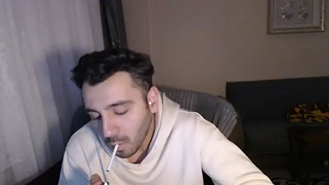 handsomeee04 online show from November 2025 10:29:02 PM