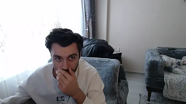 handsomeee04 online show from April 2026 12:28:02 PM