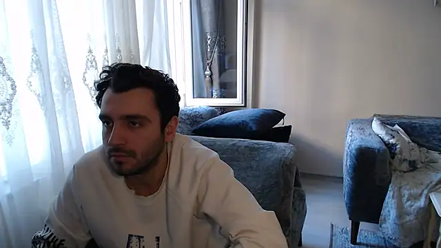 handsomeee04 online show from April 2026 03:53:01 PM