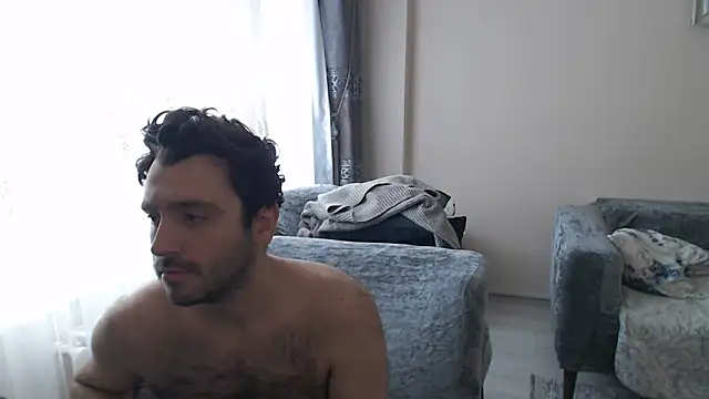 handsomeee04 online show from April 2026 12:03:01 PM