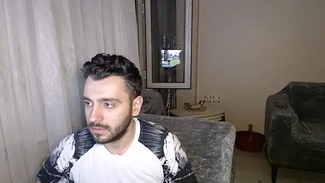 handsomeee04 online show from May 2026 10:04:02 PM