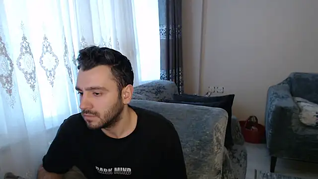 handsomeee04 online show from May 2026 03:02:02 AM