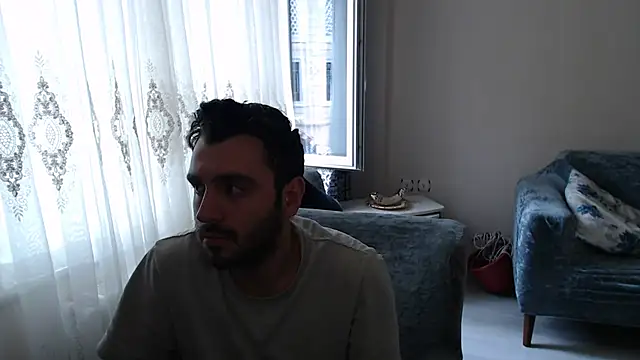 handsomeee04 online show from May 2026 12:45:02 PM