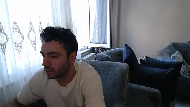 handsomeee04 online show from May 2026 02:45:02 PM