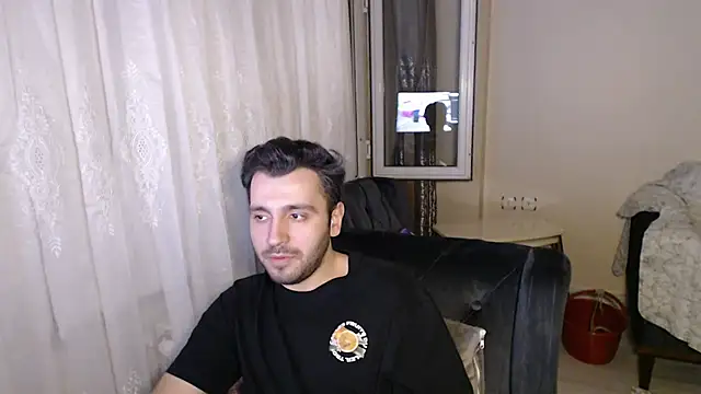 handsomeee04 online show from May 2026 11:34:01 PM