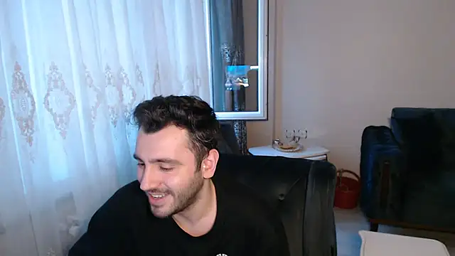 handsomeee04 online show from May 2026 05:32:02 PM