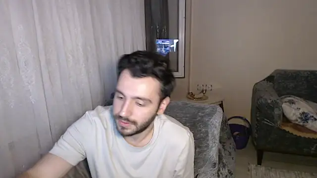 handsomeee04 online show from June 2026 10:19:02 PM