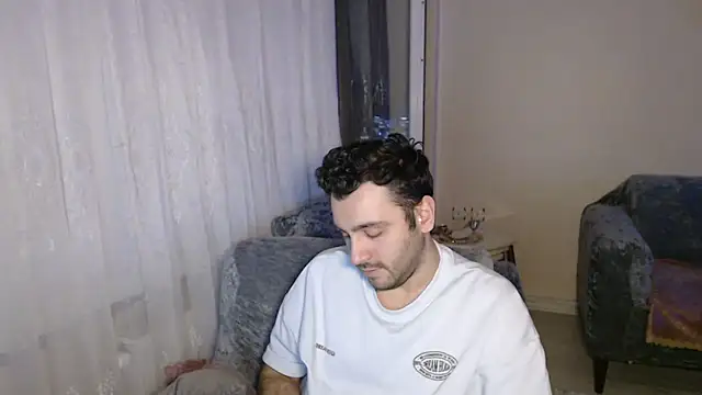 handsomeee04 online show from June 2026 11:13:02 PM