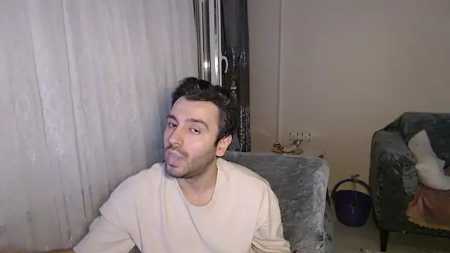 handsomeee04 online show from June 2026 08:44:02 PM