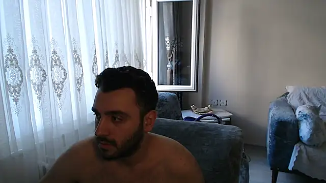 handsomeee04 online show from June 2026 04:05:01 PM