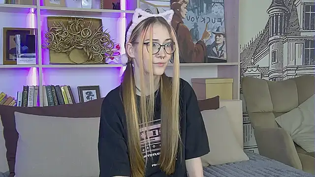 SashaMeow online show from April 2026 04:34:01 PM