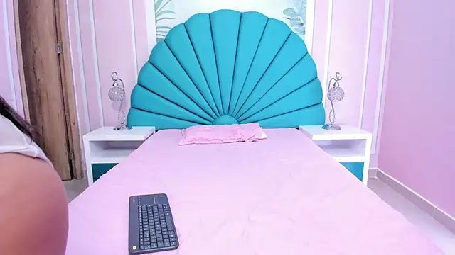 Snapshot of Daphne_Fox_ chatting on January 2025 02:24:02 PM Daphne Fox online show from January 2025 02:24:02 PM