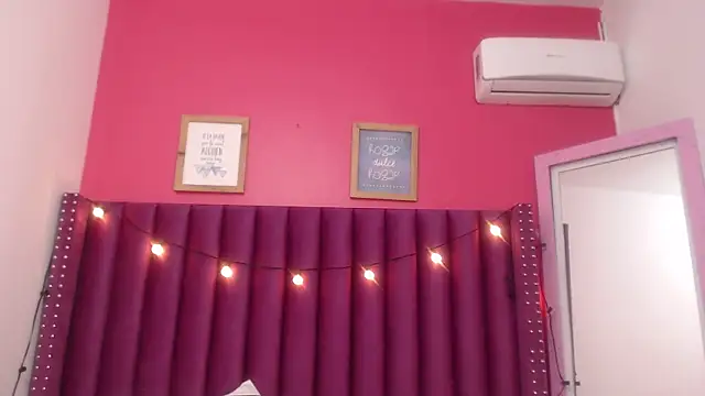 Snapshot of MommyHelpsmee chatting on February 2025 06:37:01 AM MommyHelpsmee online show from February 2025 06:37:01 AM