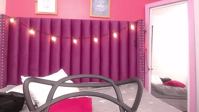 Snapshot of MommyHelpsmee chatting on February 2025 09:42:02 AM MommyHelpsmee online show from February 2025 09:42:02 AM