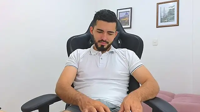 Massimoo 07 online show from February 2025 07:10:02 PM