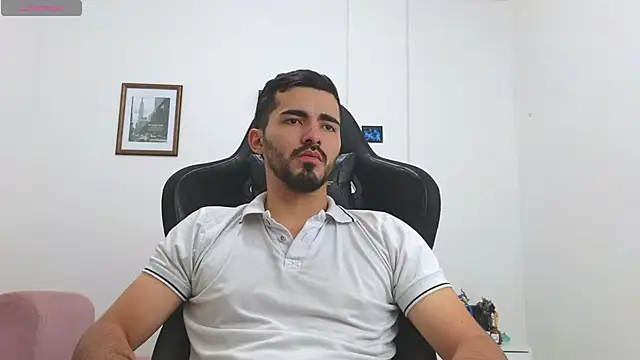 Massimoo 07 online show from October 2025 07:48:02 PM