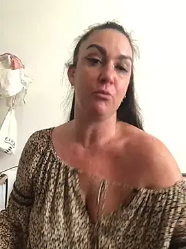 BELLAMORGANE1 online show from October 2025 03:24:01 PM