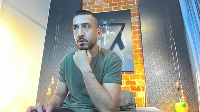 Snapshot of AntonAndSofii chatting on January 2025 03:16:01 AM AntonAndSofii online show from January 2025 03:16:01 AM