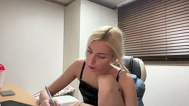 yunasuka online show from December 2024 04:09:02 PM